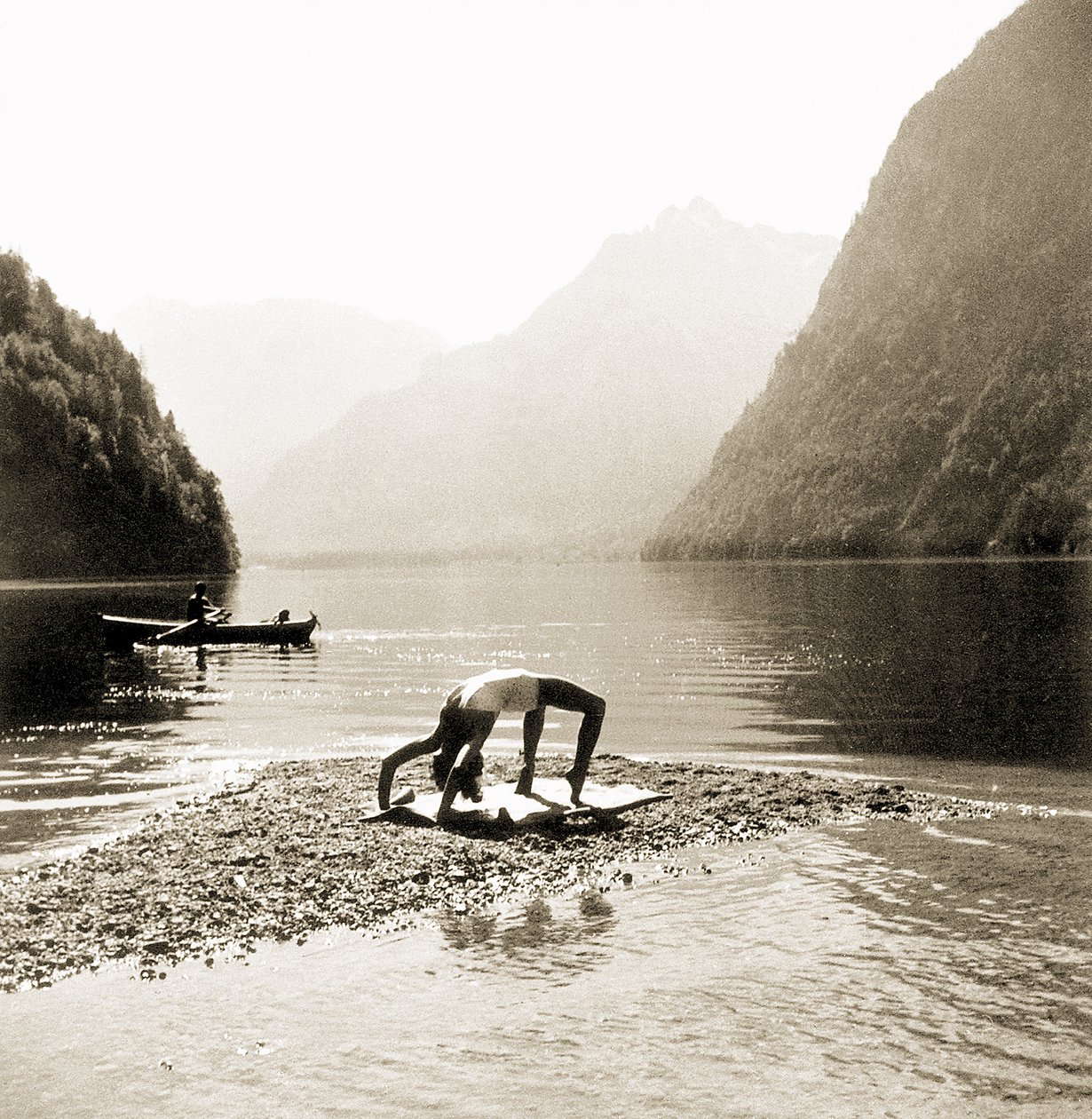 Eva Braun fürdőruhában edzés közben a Königssee-nél alkotó: German Photographer