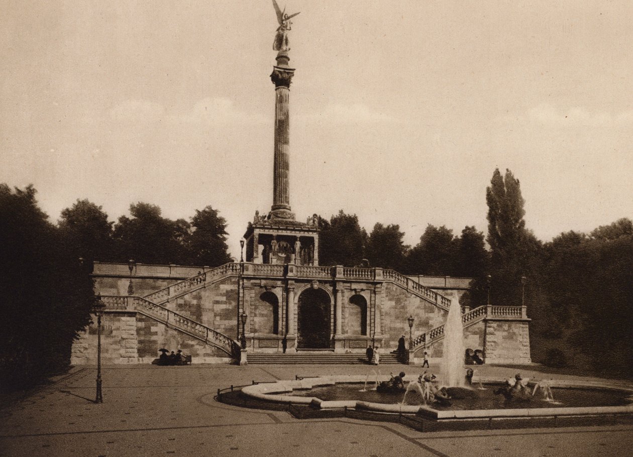 Munchen / München: Béke-emlékmű terasszal (fekete-fehér fotó) alkotó: German Photographer