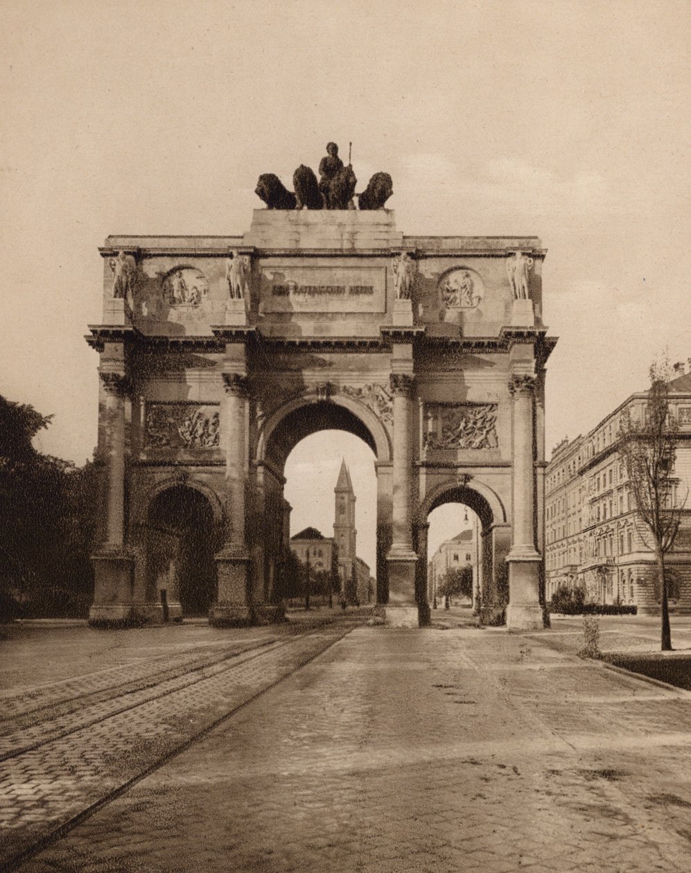 Munchen / München: Siegestor (fekete-fehér fénykép) alkotó: German Photographer