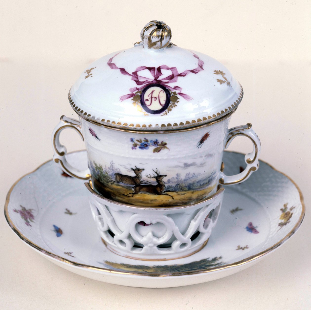 19. századi porcelán nyárfa csésze (meleg italok fogyasztására használták). Német gyártás. Besancon. Szépművészeti Múzeum alkotó: German School