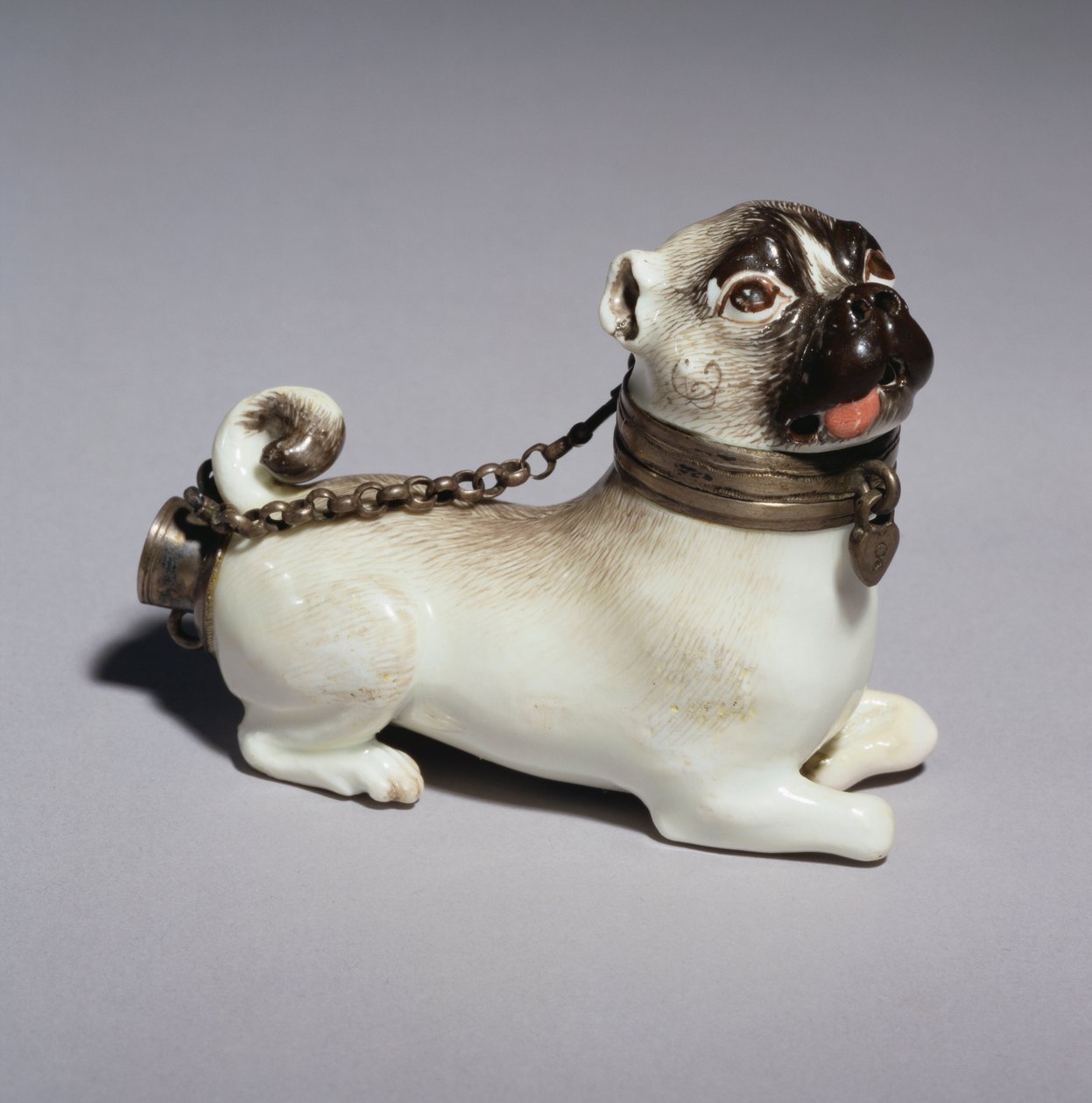 Ülő mopszkutya mintájára készült meisseni pipatál, 1745 körül (porcelán) alkotó: German School