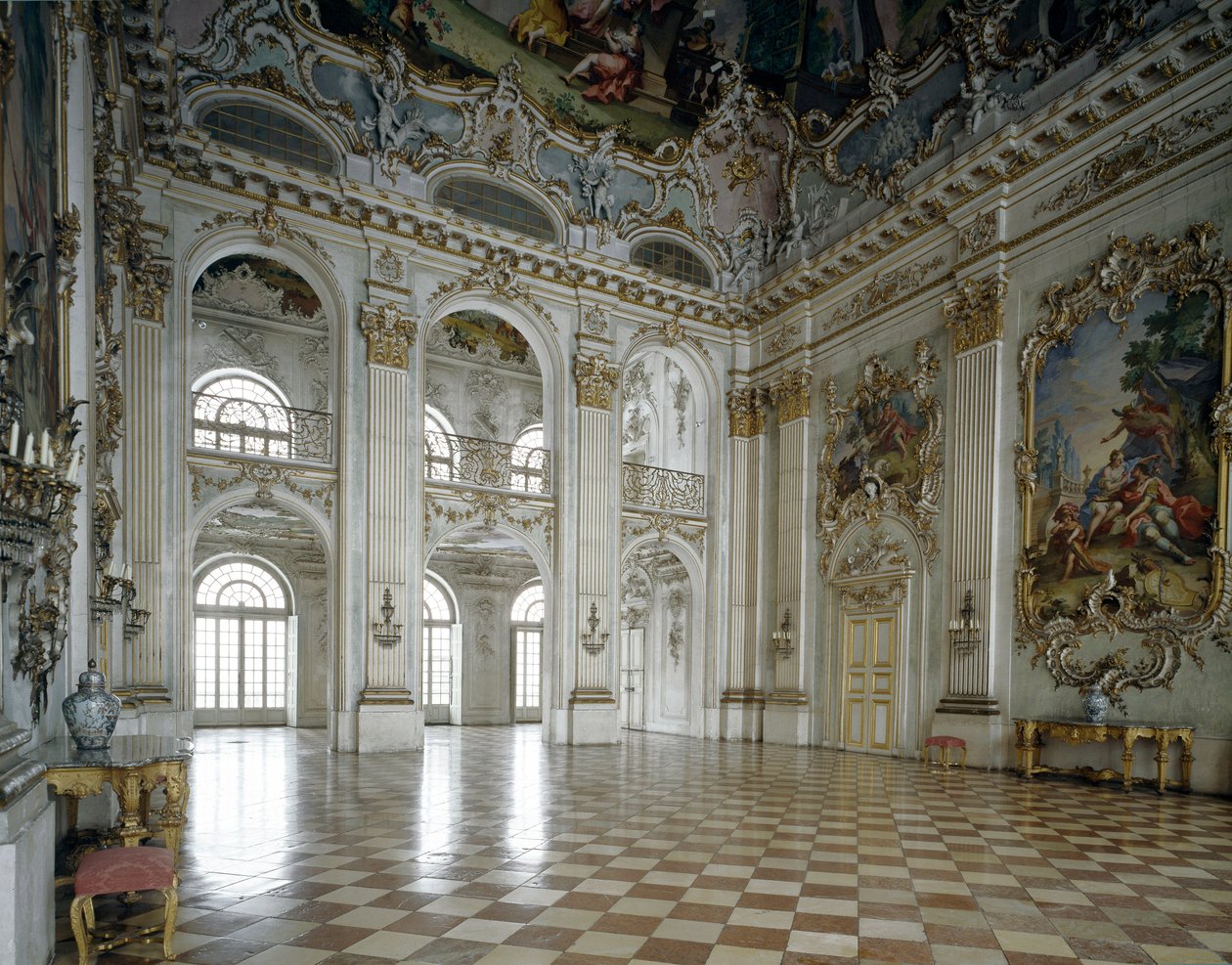 Barokk művészet: kilátás a Nagyszalonra. 17. századi Nymphenburg-palota, München, Németország alkotó: German School