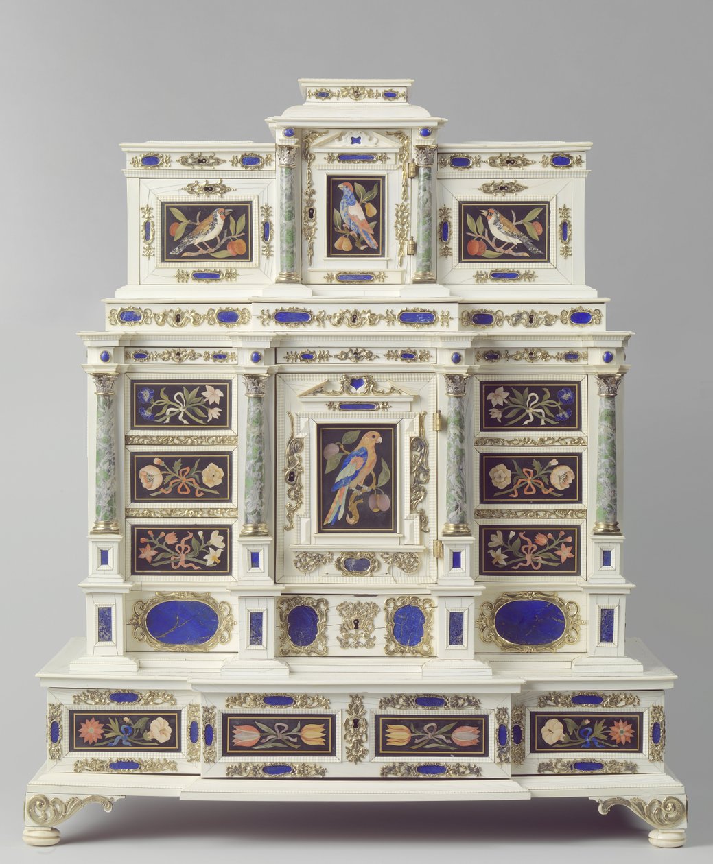 Augsburgban készült szekrény, 1660-70 körül (intarziás fa) alkotó: German School