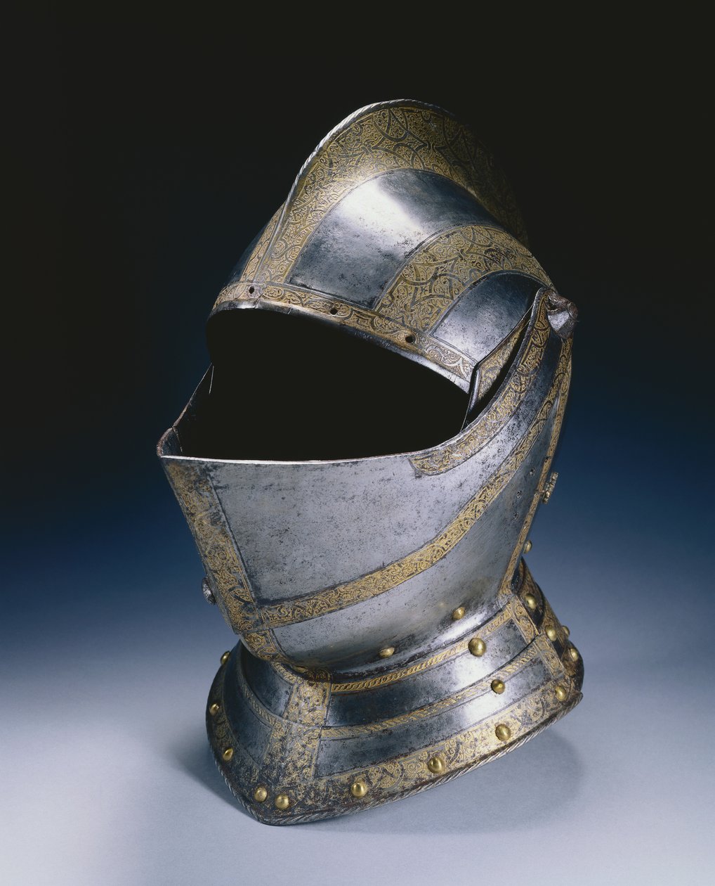 Zárható sisak, 1580 körül (maratott és aranyozott acél sárgaréz szegecsekkel) alkotó: German School