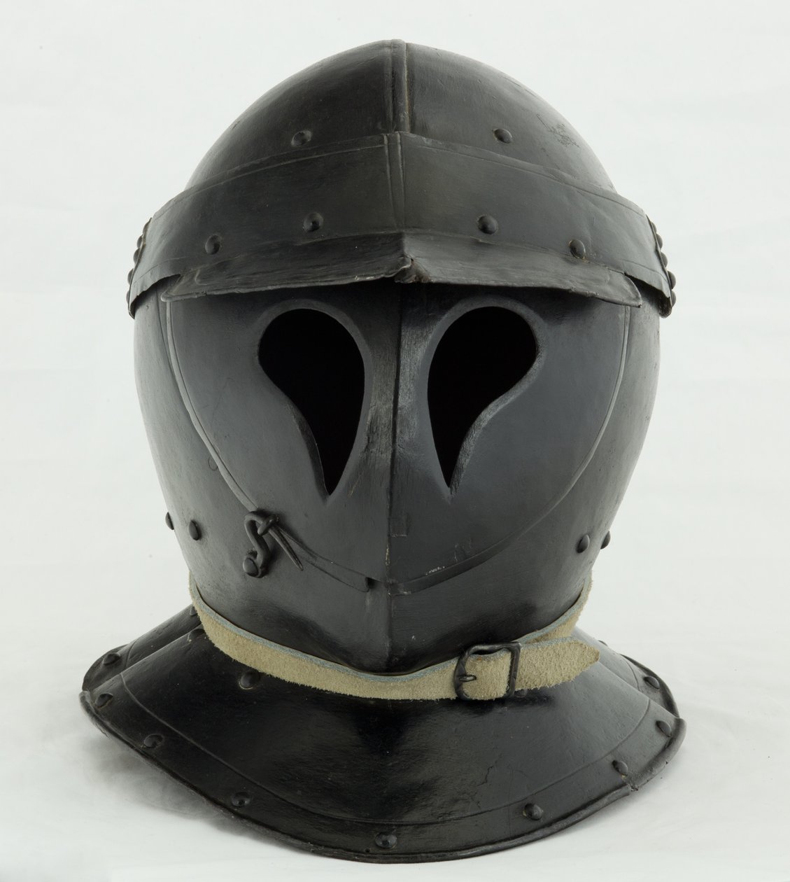 „Totenkopf” formájú zárt Burgonet, 17. század eleji (vas és fekete festék modern bőrökkel) alkotó: German School