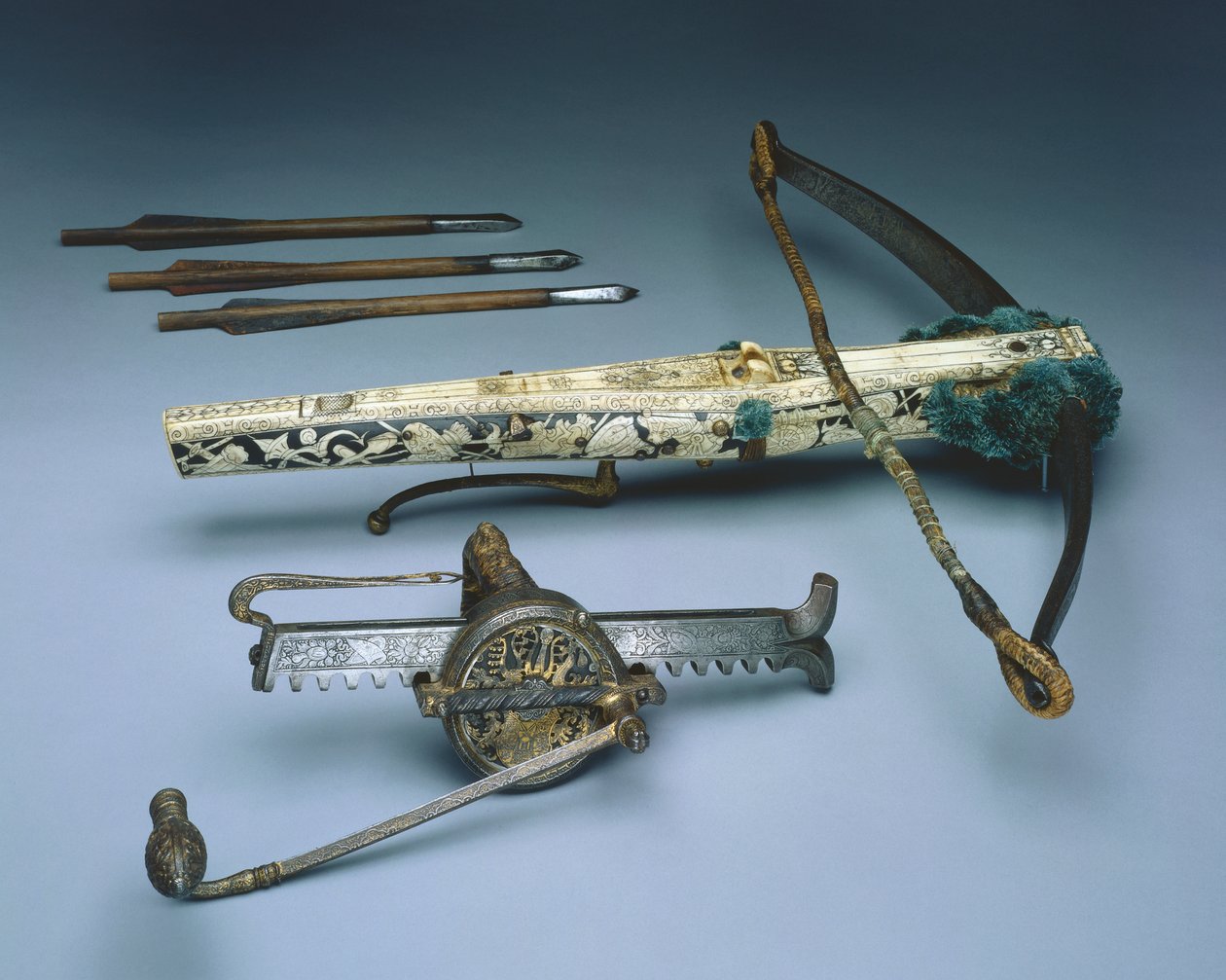 I. Augustus szász választófejű számszeríja tekercselő szerkezettel és három csavarral, 1553-73 körül (fa, csont, len, acél és gyapjú) alkotó: German School
