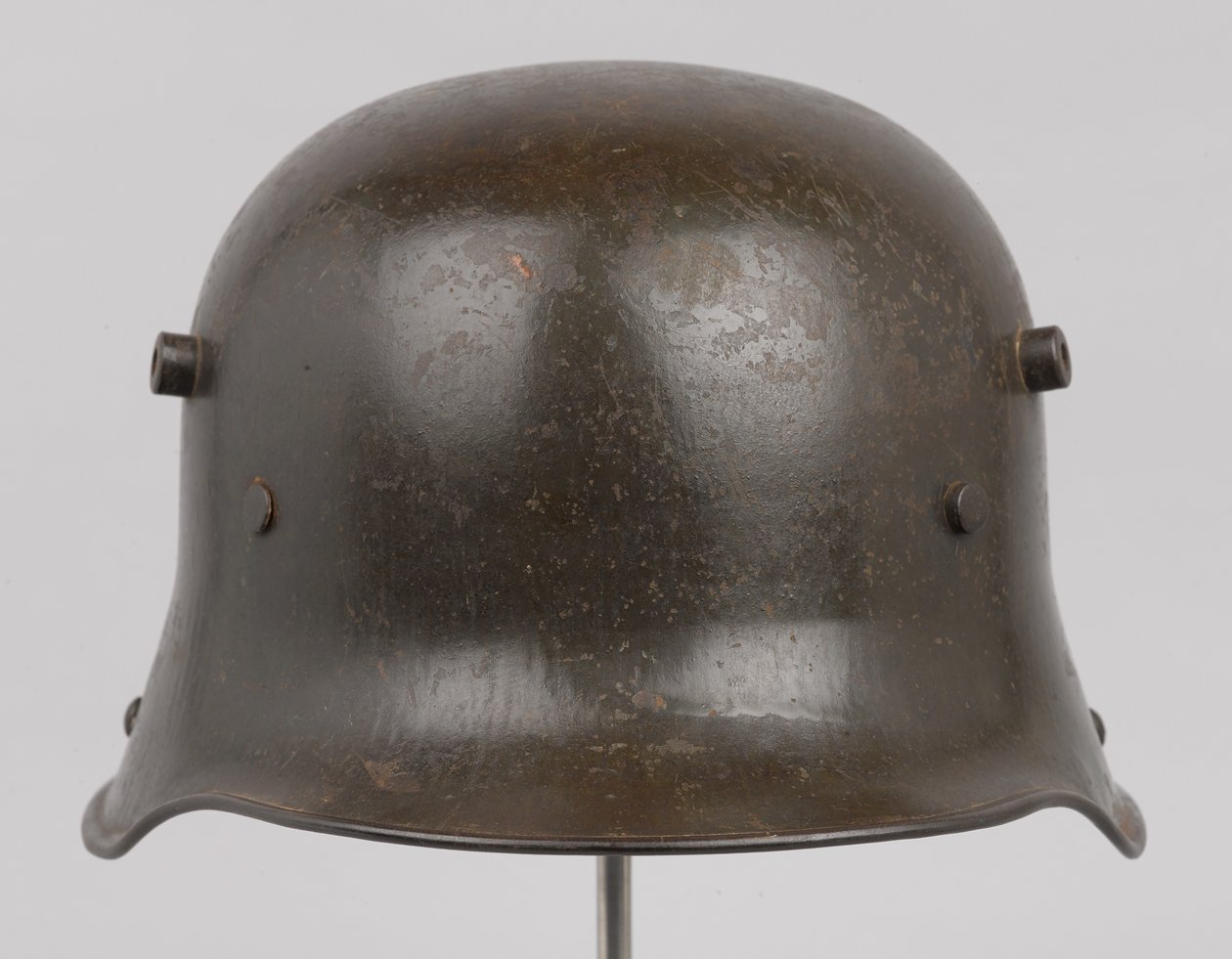 Német acélsisak vagy „Stahlhelm”, 1916 körül (sisak) alkotó: German School