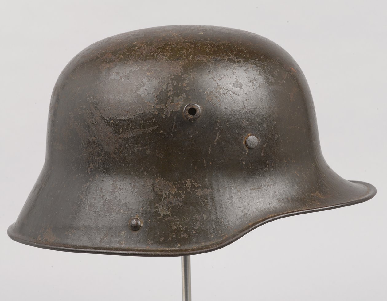 Német acélsisak vagy „Stahlhelm”, 1916 körül (sisak) alkotó: German School