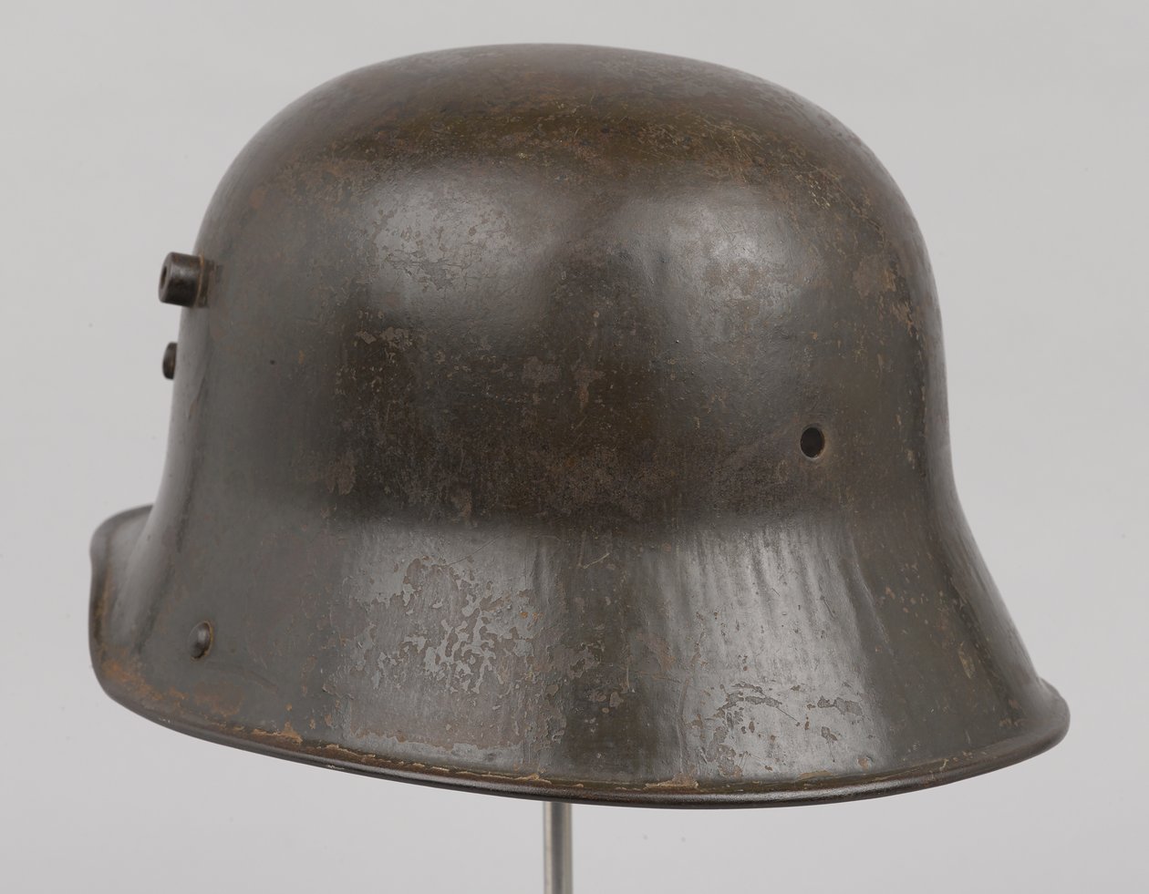Német acélsisak vagy „Stahlhelm”, 1916 körül (sisak) alkotó: German School