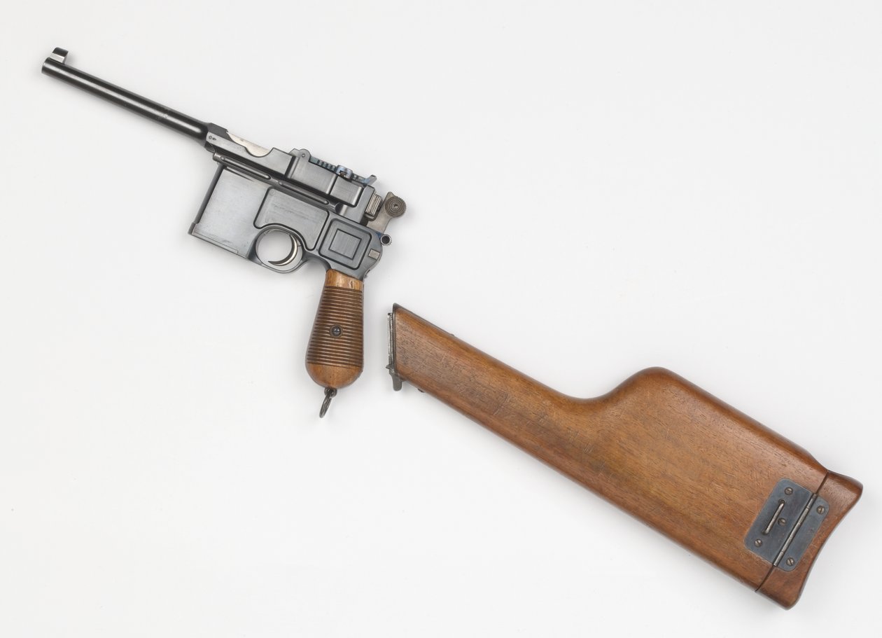 Mauser C96 7,63 mm-es pisztoly alkotó: German School