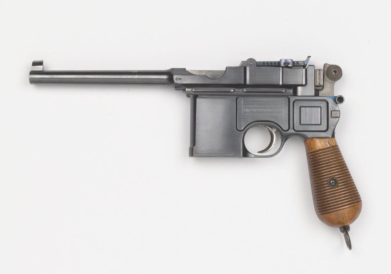 Mauser C96 7,63 mm-es pisztoly alkotó: German School