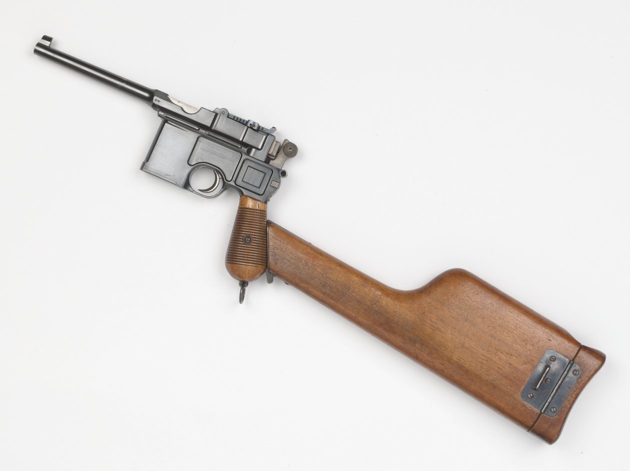 Mauser C96 7,63 mm-es pisztoly alkotó: German School