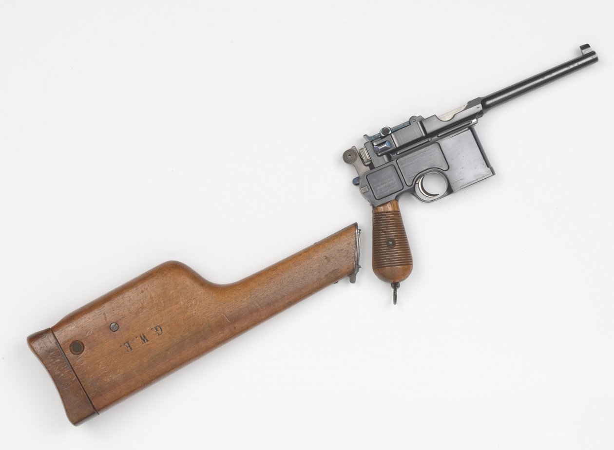 Mauser C96 7,63 mm-es pisztoly alkotó: German School
