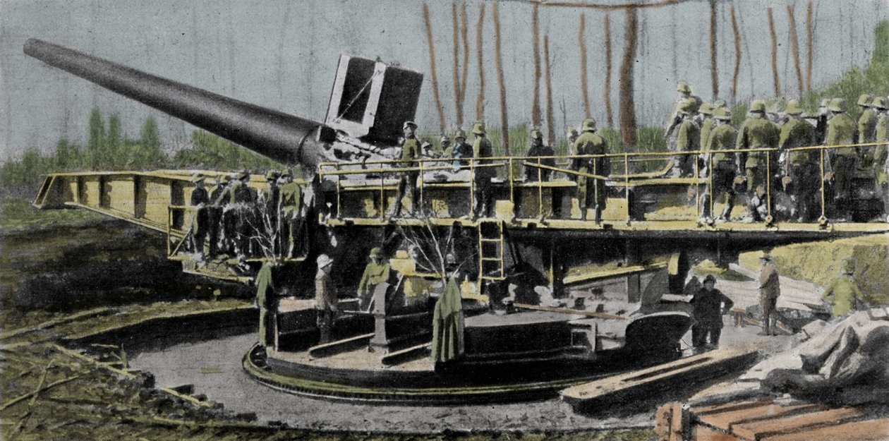 Gyakran összekeverik a Big Bertha ágyúval, a párizsi kanon (Wilhelmgescutae) az első világháború legtitokzatosabb német fegyvere. Kaliber 210 mm; repülési hossz 36 m:; hatótáv 126 km; össztömeg 750 T; lövedék súlya 105 kg 1600 m/sec. 19 alkotó: German School