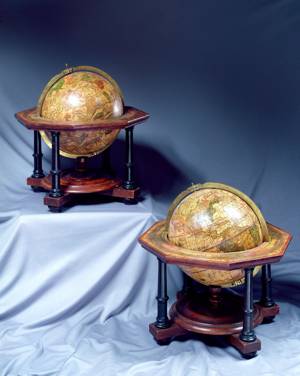 Asztali gömbpár, készítette: Isaac Habrecht (1589-1633) Strasburg, 1625, második kiadás: Johann Christoph Weigel, Nürnburg, 1675 (lásd még: 135792) alkotó: German School