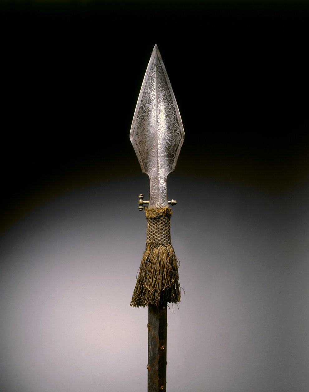 Parádés lándzsa, Augsburg, 1570-1600 körül (acél, sárgaréz, fa és bőr gyapjúbojttal) alkotó: German School