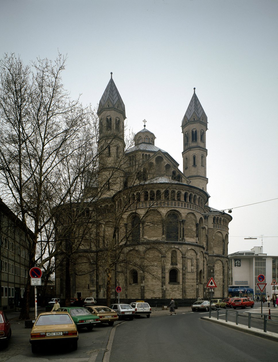 Román művészet: kilátás az Apotres-templomra alkotó: German School