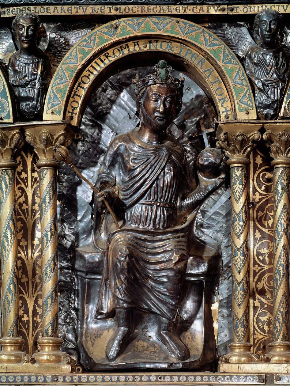 Nagy Károly szarkofágja (742-814). IV. Othon brunswicki császár képviselete (1175-1218. v.). 1165-1215. Németország. Az aacheni katedrális nádori kápolnája. alkotó: German School