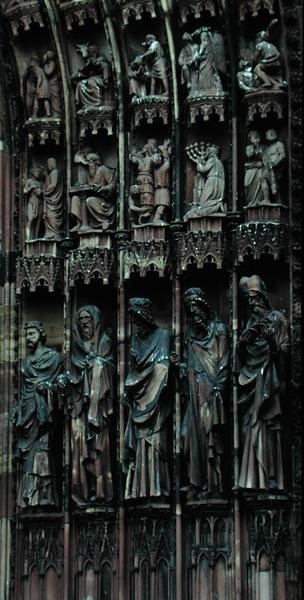 Szobrászati részlet a központi portál jobb oldalán, nyugati homlokzat, 1277-ben kezdték (kő) alkotó: German School