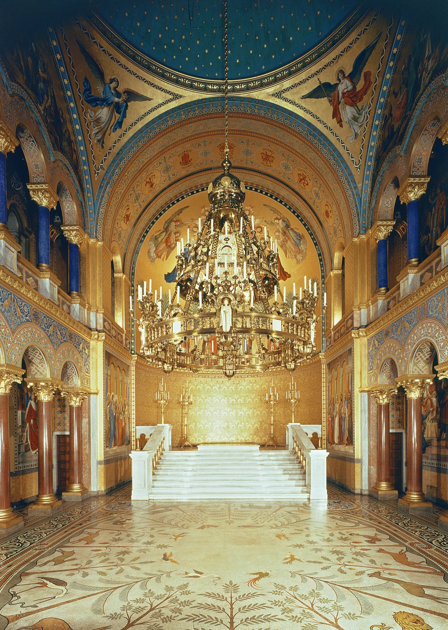 A Trónterem északról alkotó: German School