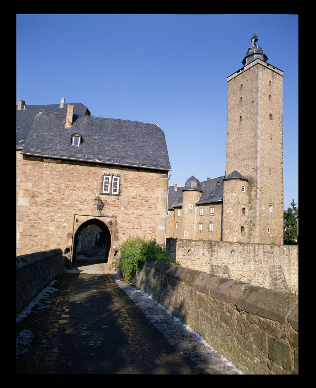 Kilátás a Steinau-kastélyra alkotó: German School