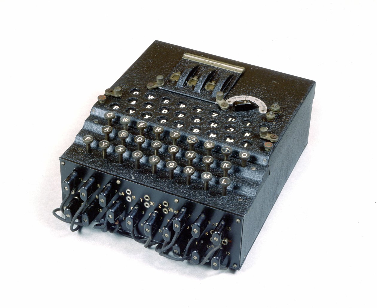 Háború 1939-1945. Arthur Scherbius (1878-1929) német mérnök által feltalált „” Enigma” dekódoló gép. alkotó: German School