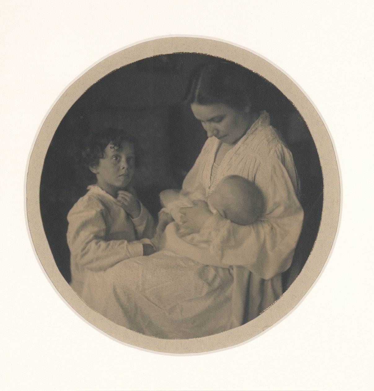 Nancy, Paul (3 és fél évesen) és Claire (5 hónaposan) alkotó: Gertrude Käsebier
