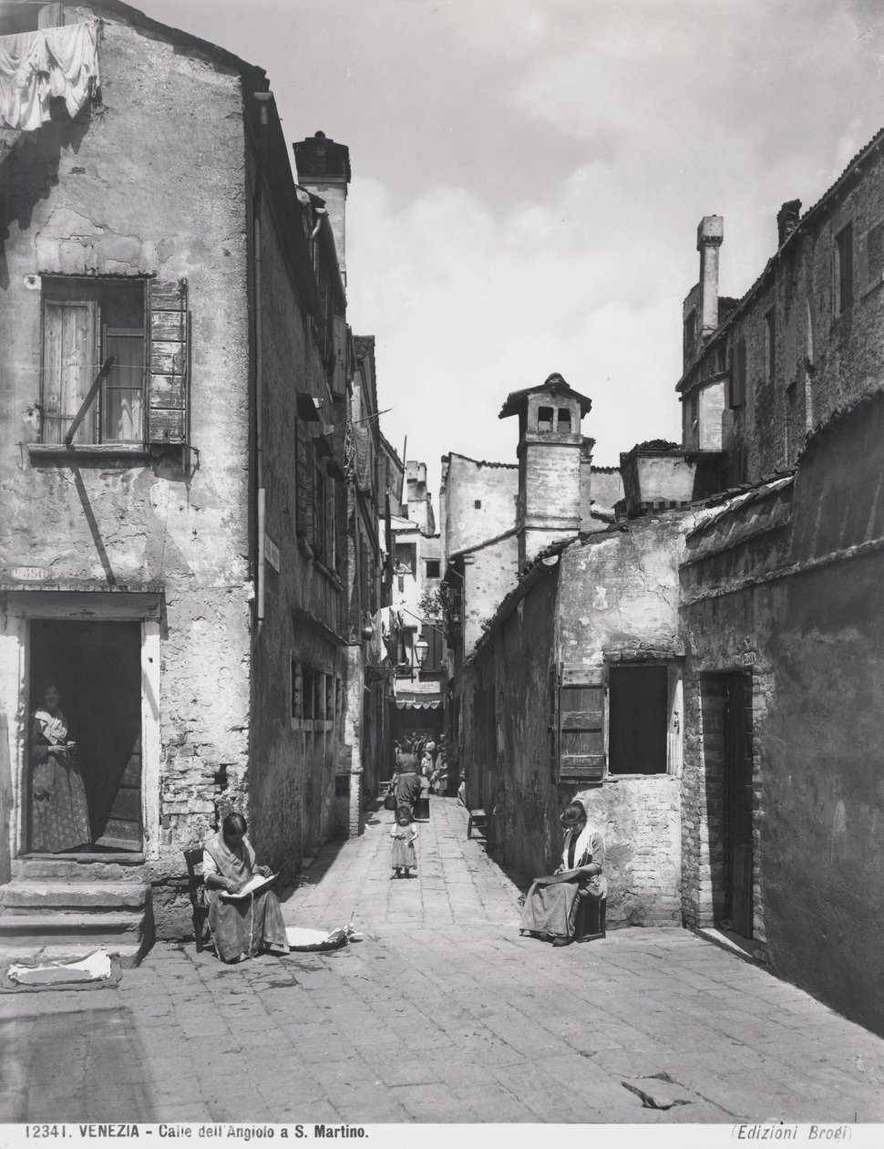 Velence, Calle dellAngiolo, San Martino, 1890 körül alkotó: Giacomo Brogi