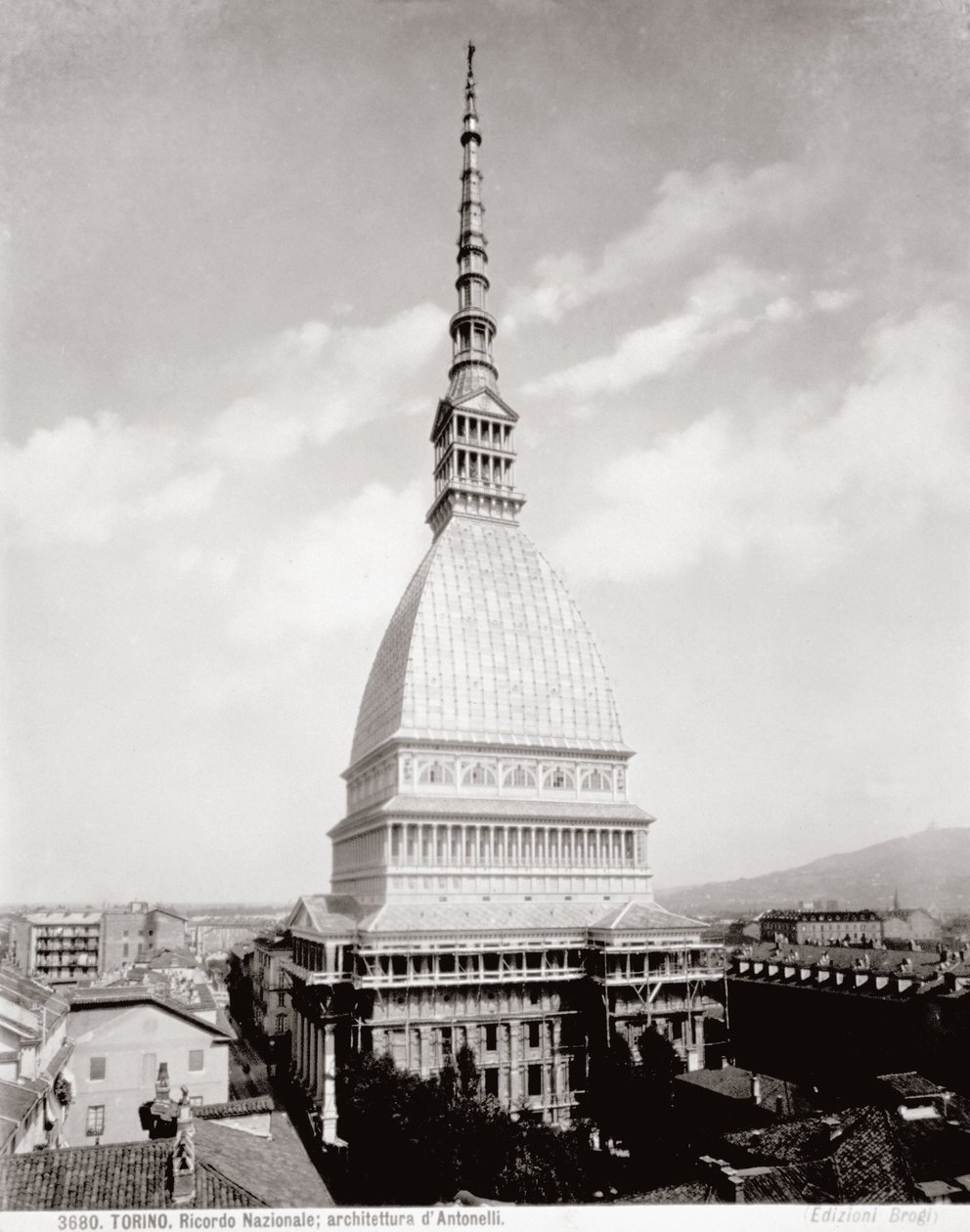 Kilátás az Antonellian Vakondra Torinóban, 1890 körül alkotó: Giacomo Brogi