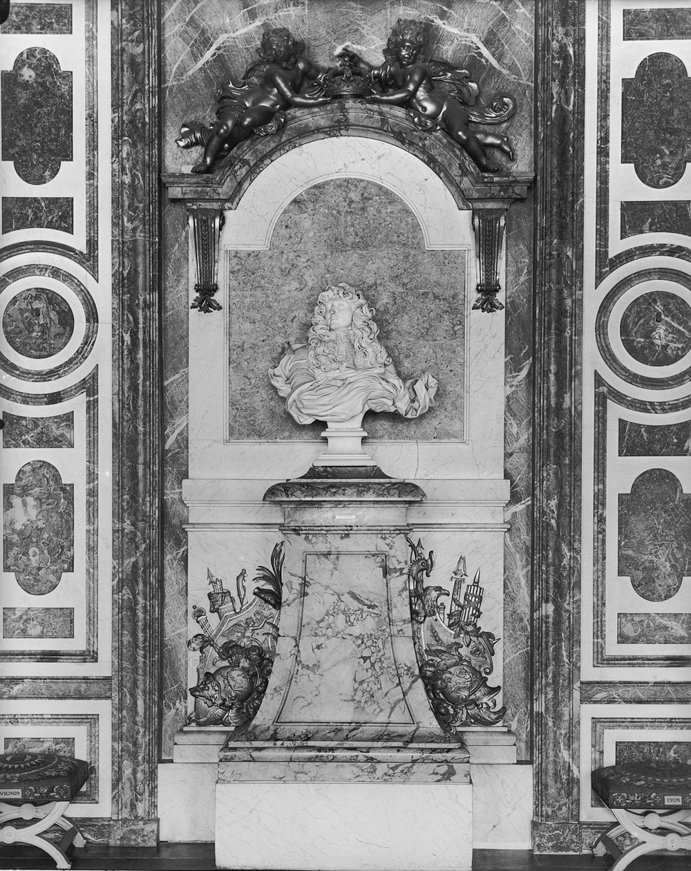 XIV. Lajos (1638-1715) arcképes mellszobra (márvány) (lásd még: 90049) alkotó: Gian Lorenzo Bernini