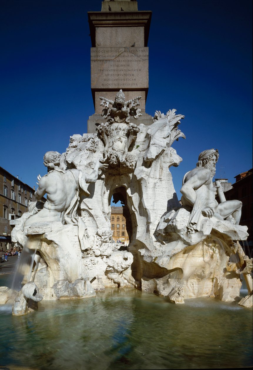 Kilátás a Négy folyó szökőkútjára. Márvány szobor alkotó: Gian Lorenzo Bernini
