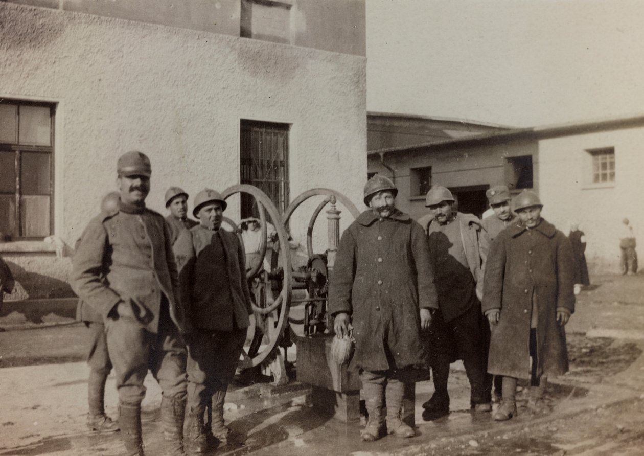 Album "Pictures of War II": Olasz katonák Gradisca Sagradóban, Gorizia, Olaszország (f/w fotó) alkotó: Gigliucci Gigliucci