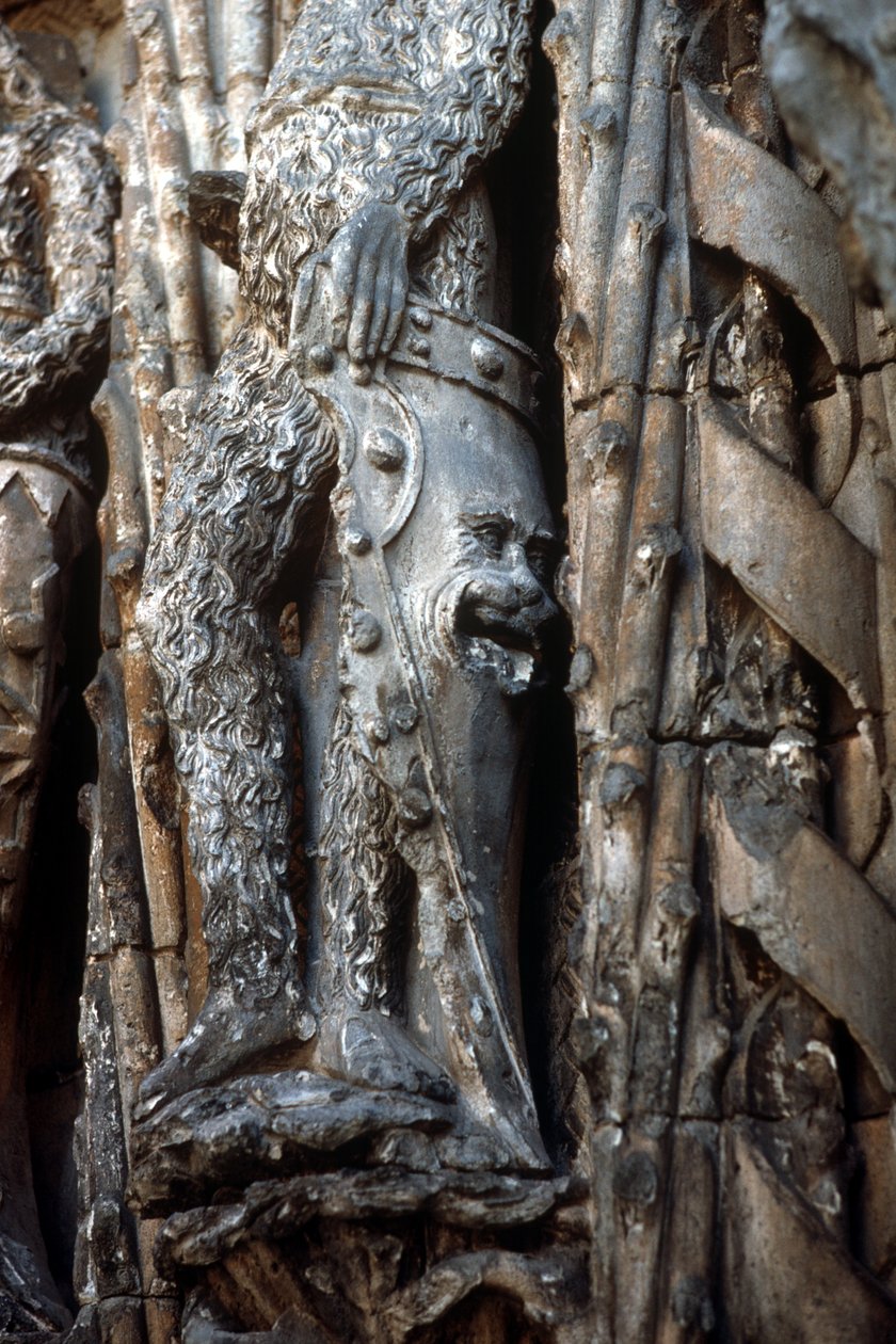 A bejárati homlokzat részlete egy lovagi pajzsot ábrázoló Museo Nacional De Escultura Religiosa 1488-96-ban épült fotó alkotó: Gil de Siloe