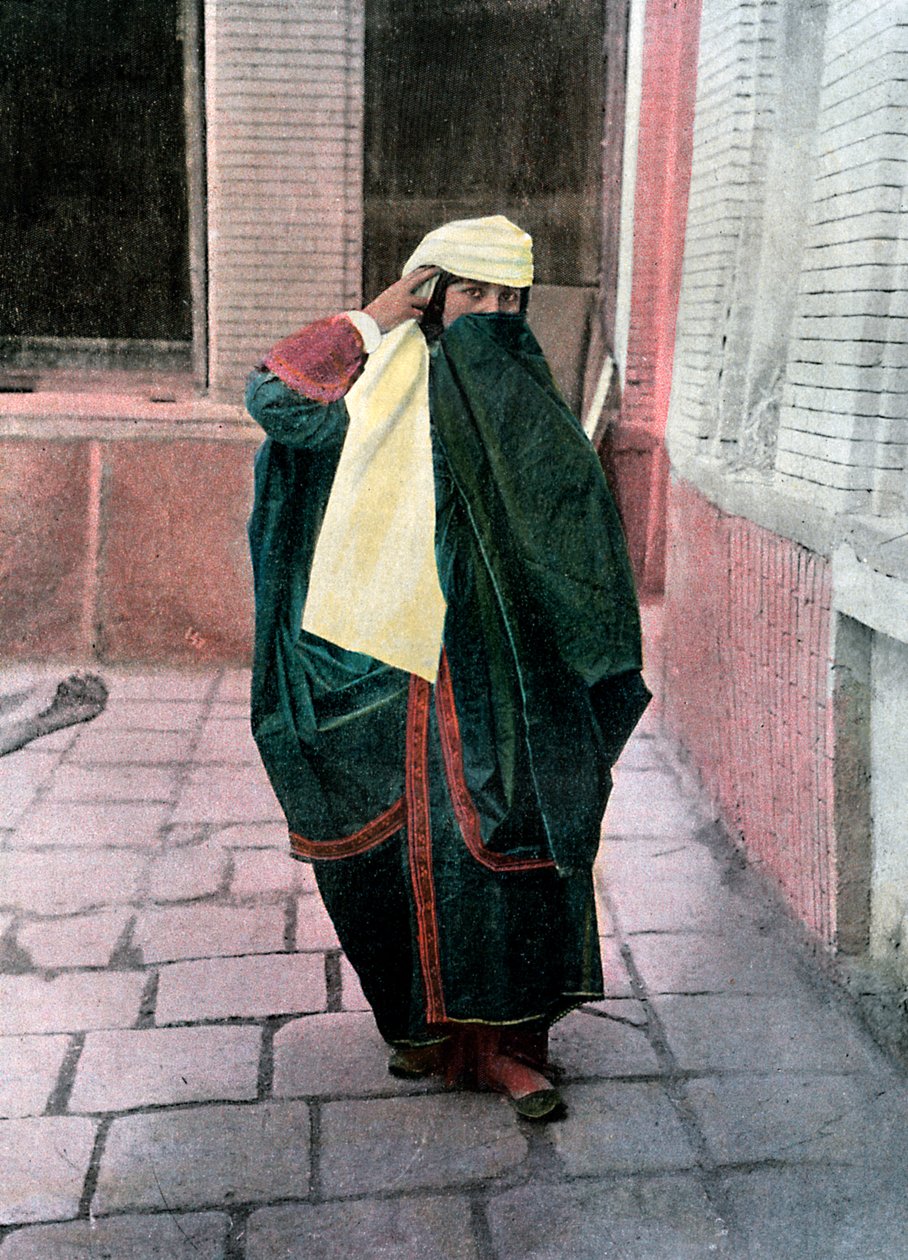 Perzsa nő népviseletben, 1890 körül. alkotó: Gillot