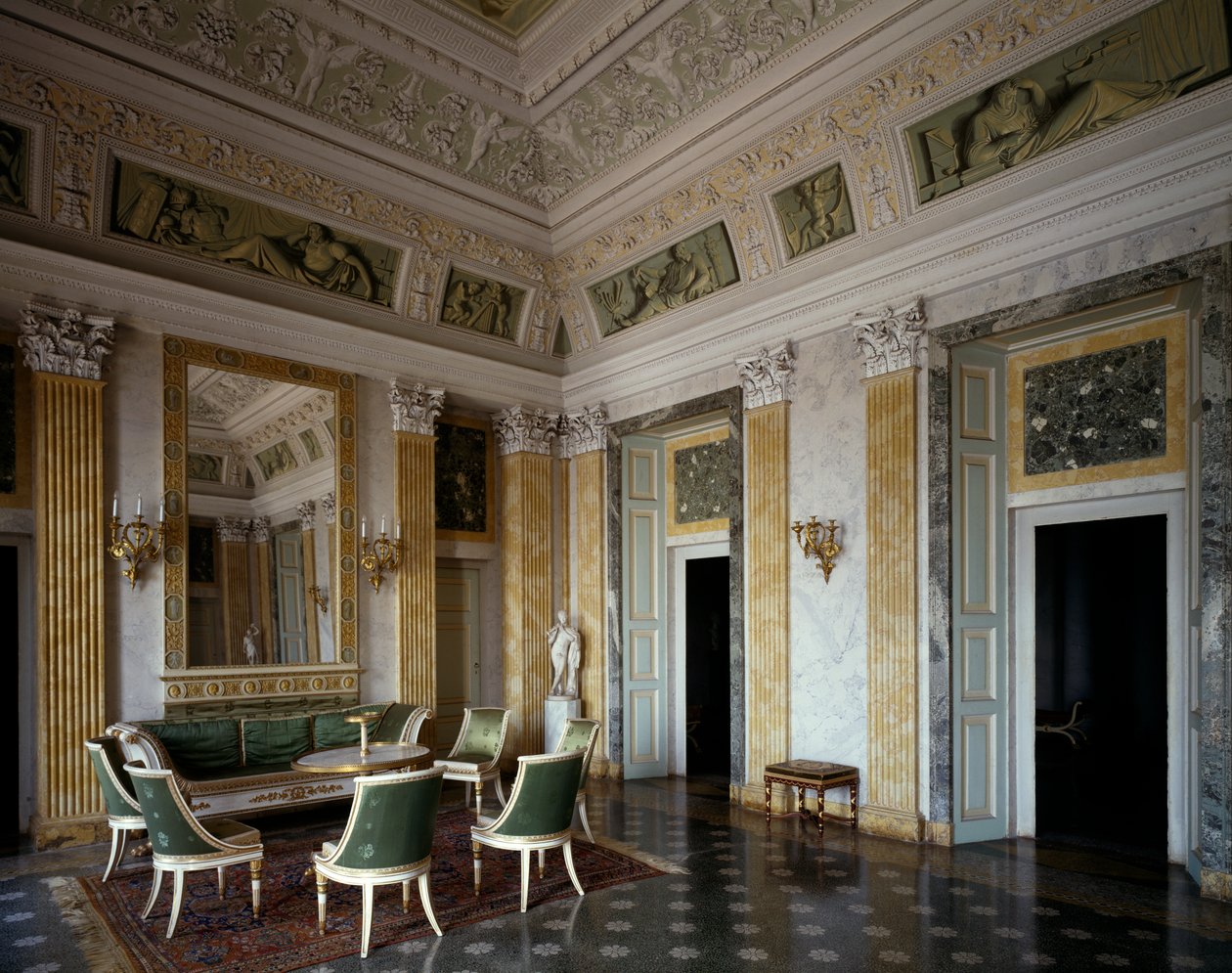 Központi hall bútorokkal és dekorációval, Villa Melzi d