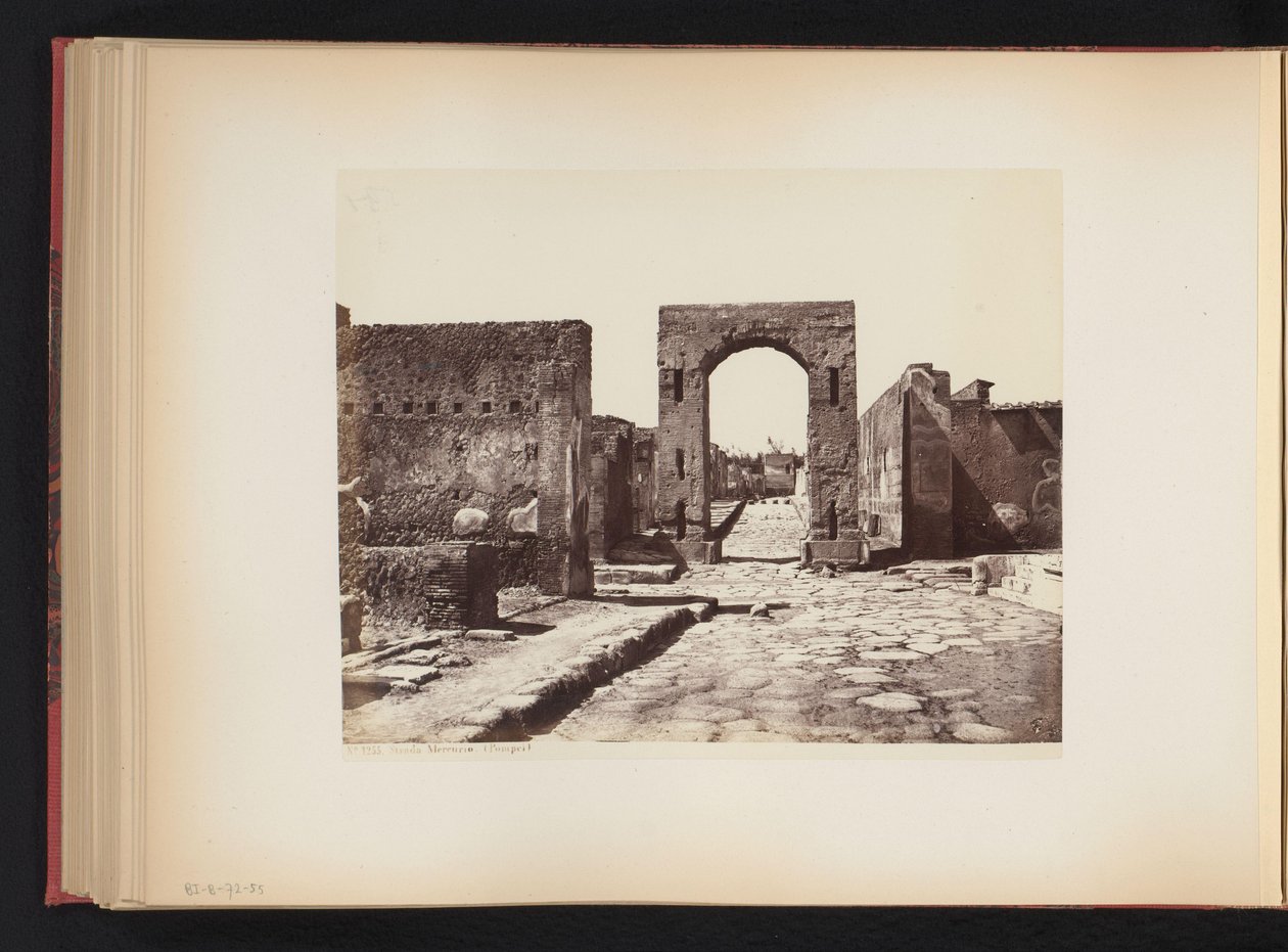 Kilátás a Strada Mercurióra Pompeiiben, Olaszországban Strada Mercury. (Pompei) (cím a tárgyon) alkotó: Giorgio Sommer (attributed to)