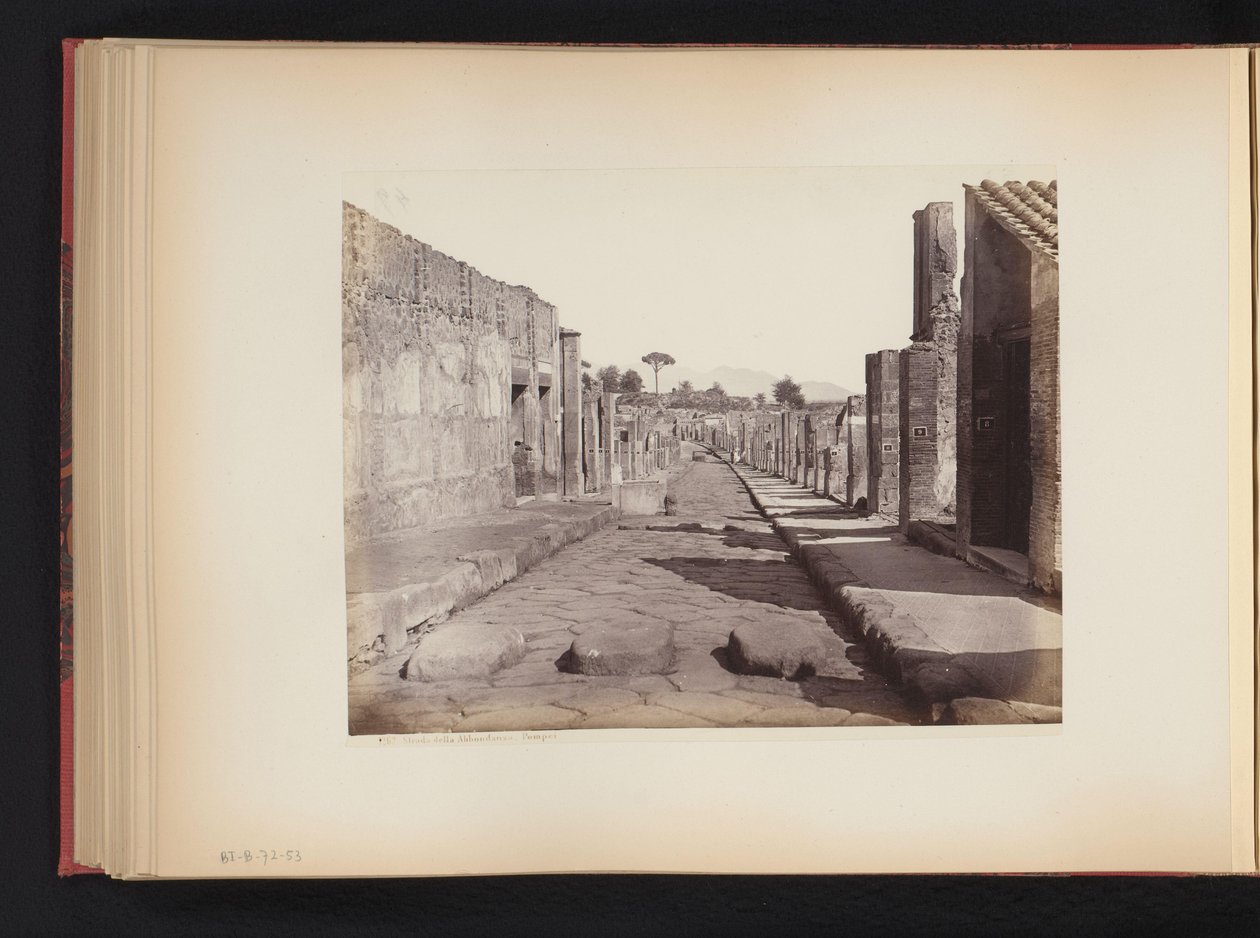 Kilátás a Strada della Abbondanza-ra Pompeiiben, Olaszországban Strada della Abbondanza. Pompeii (cím a tárgyon) alkotó: Giorgio Sommer (attributed to)