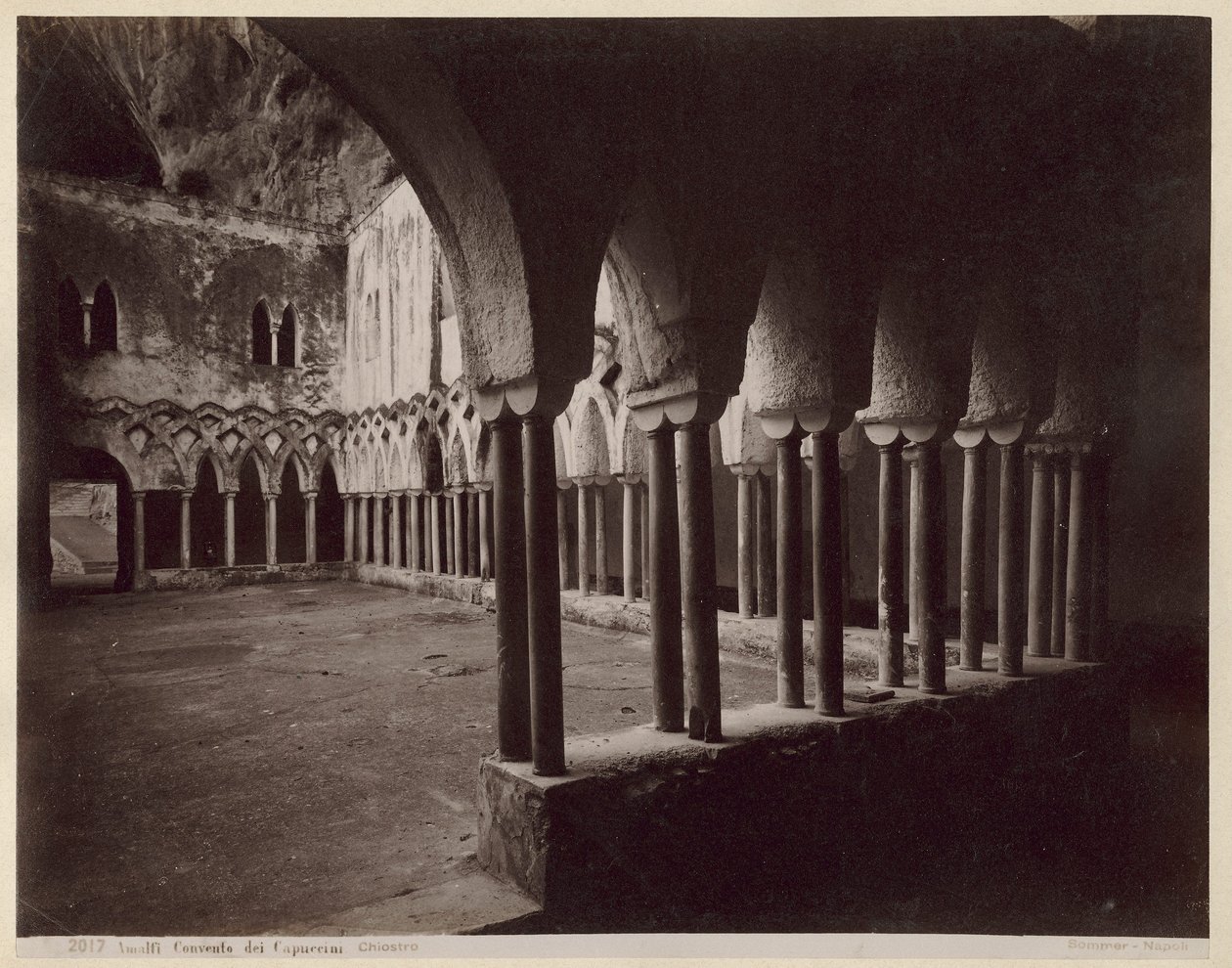 Amalfi, kapucinus kolostor. Keresztfolyosó alkotó: Giorgio Sommer