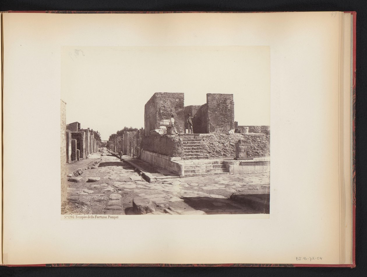 Kilátás a Tempio della Fortuna Augustára Pompeiiben, Olaszországban Tempio della Fortuna. Pompeii (cím a tárgyon) alkotó: Giorgio Sommer