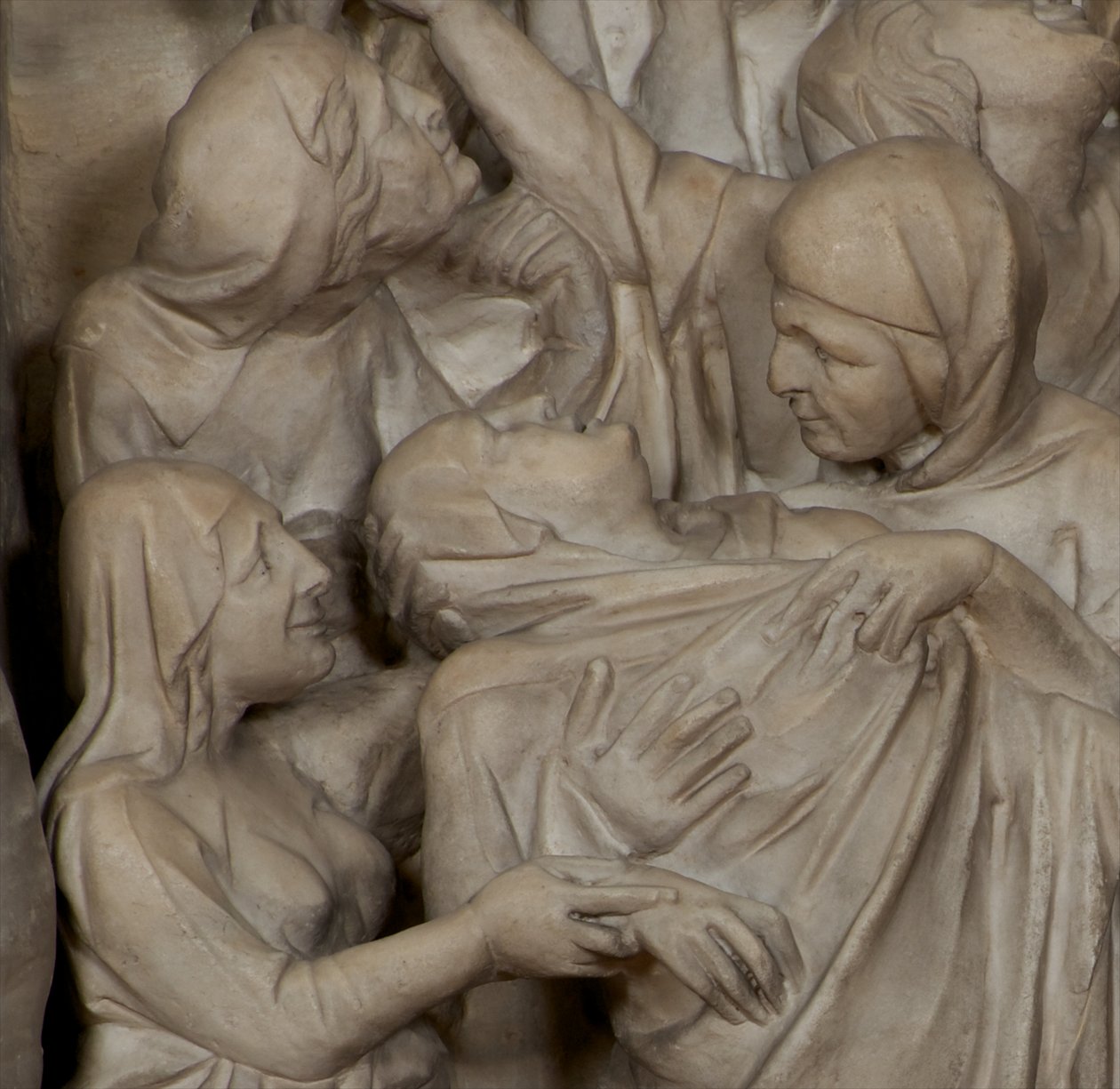 A keresztre feszítés részlete, a SantAndrea templom szószékén. 1298-1301 körüli márvány. alkotó: Giovanni Pisano