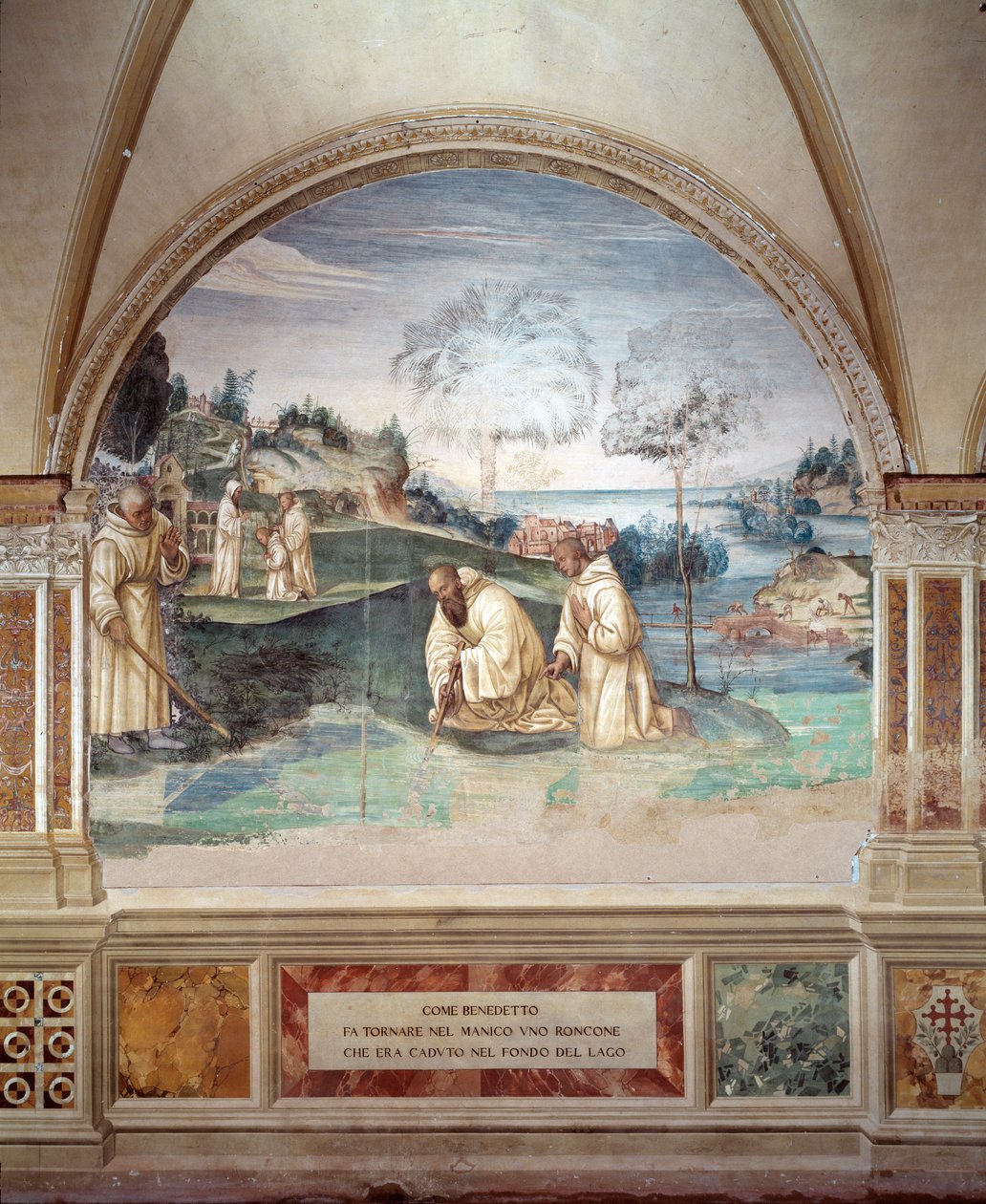 Benedek egy sarlót kapott a tó freskójába, amelyet Giovan Antonio Bazzi di Sodoma (1477-1549) készített Nursie-i Szent Benedek (480 - 567), a Monte Olive-i apátság 1505-1508-as Bencés Lovagrend alapítójának életéről. Maggiore, Fl alkotó: Giovanni Antonio Bazzi Sodoma