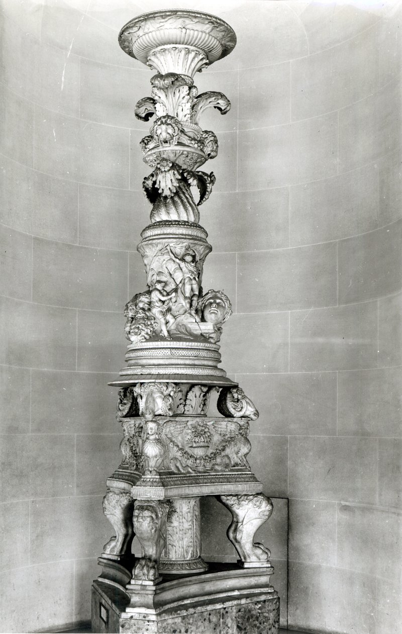 Piranesi által római antik darabok alapján tervezett kandeláber saját sírjához (márvány) alkotó: Giovanni Battista Piranesi