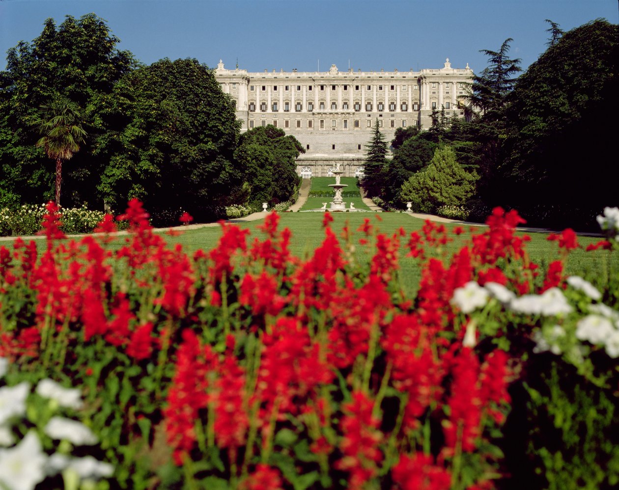 A Palacio Real a kertekből, 1738-ban kezdődött alkotó: Giovanni Battista Sacchetti