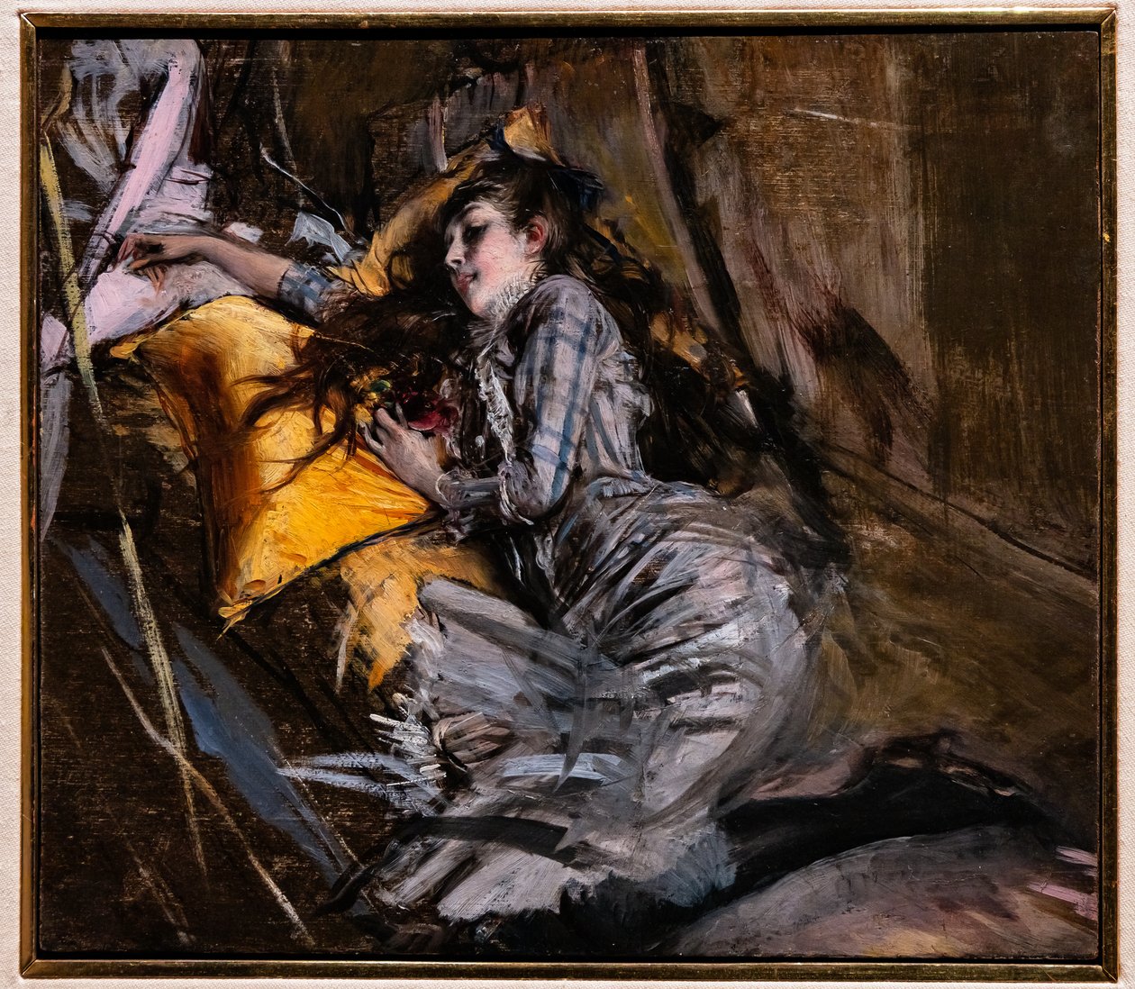Fekvő lány Tartán ruhában alkotó: Giovanni Boldini