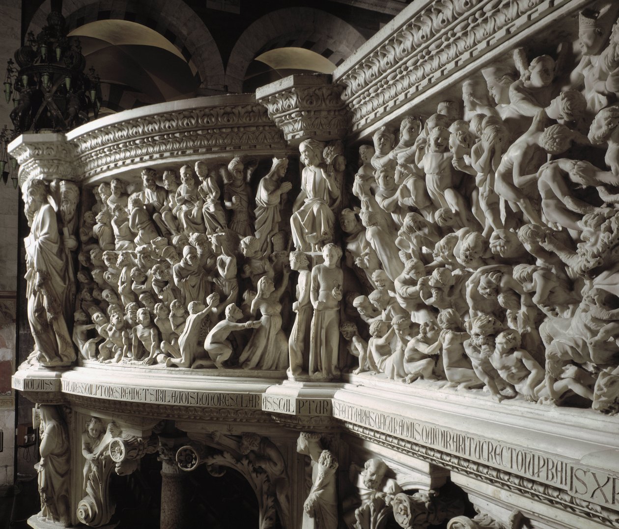 Giovanni Pisano (1248-1314) által megvalósított szék részlete: Krisztus-bíró a választottak és az elátkozottak között (Részlet a márvány szószék domborműveiről, a Krisztus a választottak és az elkárhozott lelkek között) 1302-1311 Pisai katedrális (Duomo di alkotó: Giovanni Pisano