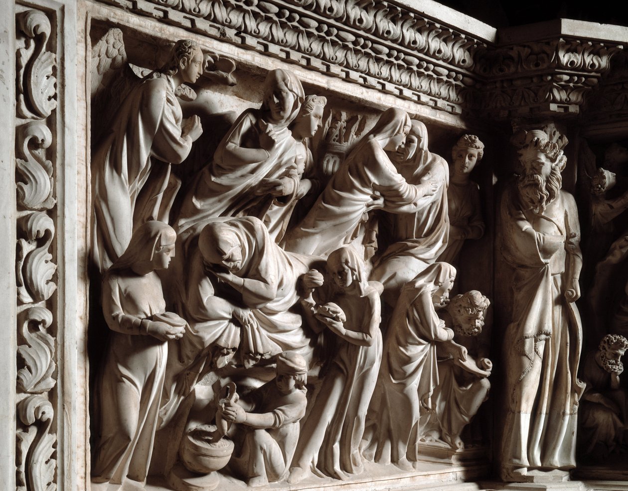 Részlet a Giovanni Pisano (1248-1314) által megvalósított szék domborműveiről: Keresztelő János angyali üdvözlete, látogatása és születése (A márvány szószék domborműveinek részlete, az angyali üdvözlet, a látogatás és Keresztelő Szent János születése) 130 alkotó: Giovanni Pisano