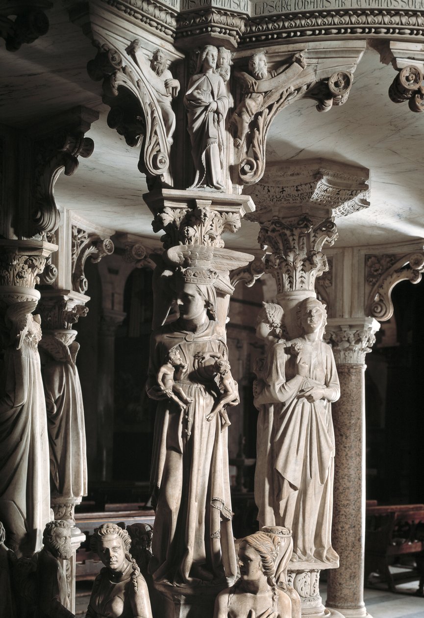 Részlet a Giovanni Pisano (1248-1314) által készített széket támasztó faragott csoportokról: az egyház táplálja gyermekeit (Részlet a márvány szószéket támasztó szobrokról, Egyház táplálja gyermekeit) 1302-1311 Cathedrale de Pisa (Duomo di Pisa), Olaszorsz alkotó: Giovanni Pisano