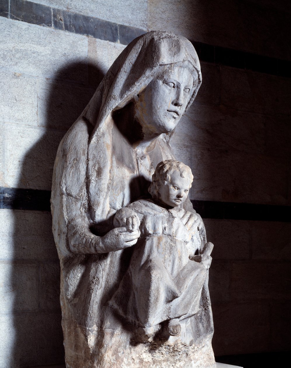 Szűz gyermekkel (márványszobor alkotó: Giovanni Pisano