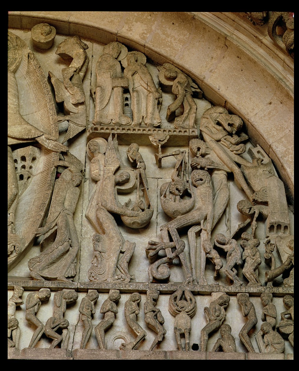 Nyugati portál, az Utolsó Ítélet részlete, jobb oldal a Lelkek mérlegelését ábrázolja, 1130-5 mészkő alkotó: Gislebertus