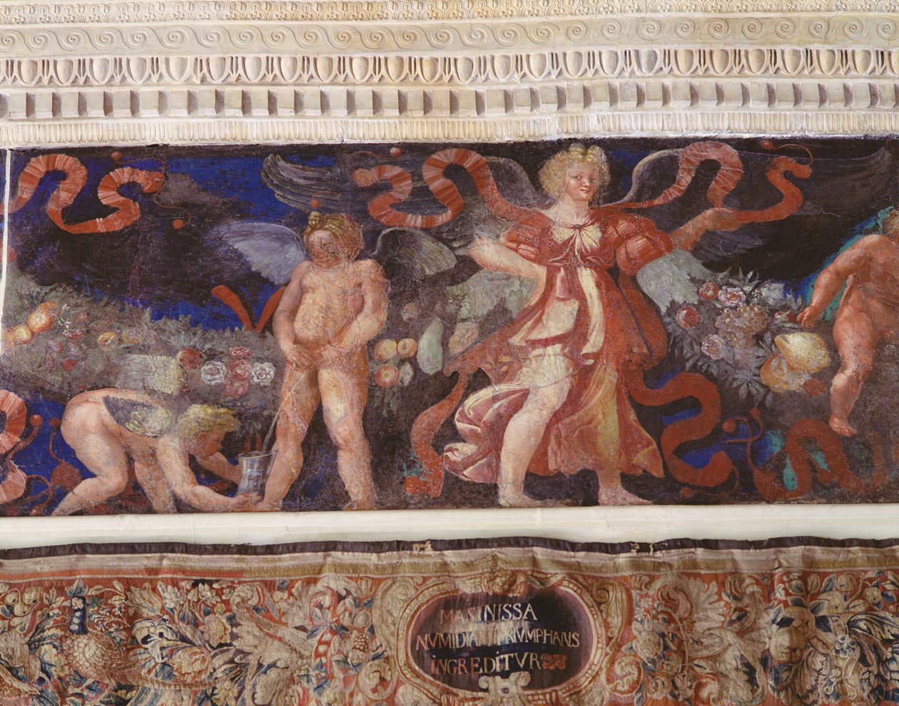 Frizek a Camera con Fregio di Amorini Ámor kamrájából Egy kancsóba vizelő Ámor fríz részlete, 1520-as évek freskója alkotó: Giulio Romano